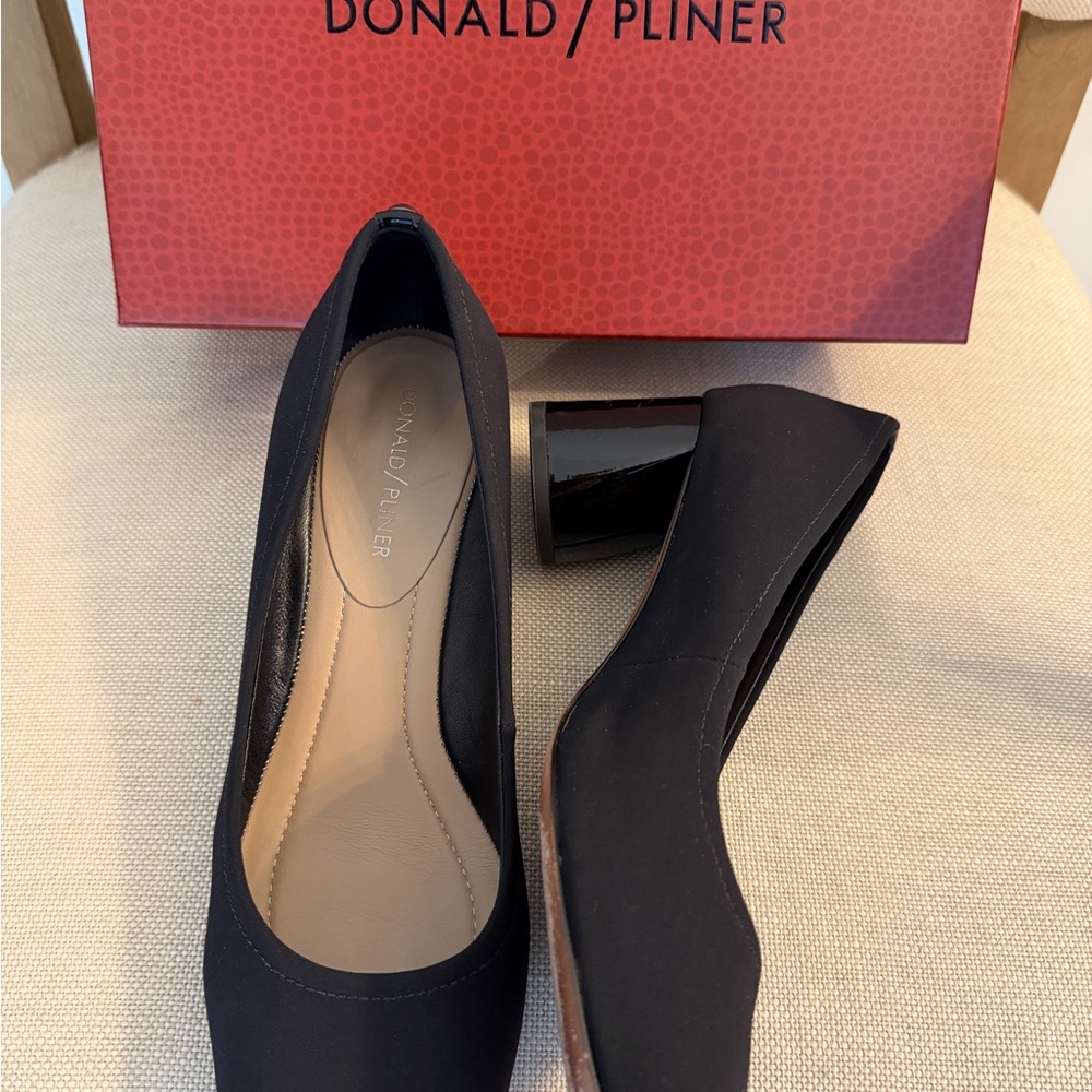 Donald J. Pliner Black Heeled Pumps